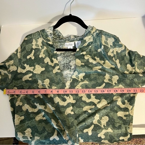 Nicole Miller camouflage print lightweight jacket with hood. 100% linen - soft - Picture 7 of 7